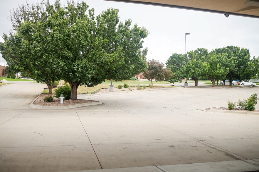 More Photos Of 2203 Summerlon Cir, Dodge City Healthcare For Sale