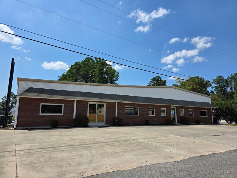 Primary Photo Of 93 Vickers Rd, Waycross Medical For Lease