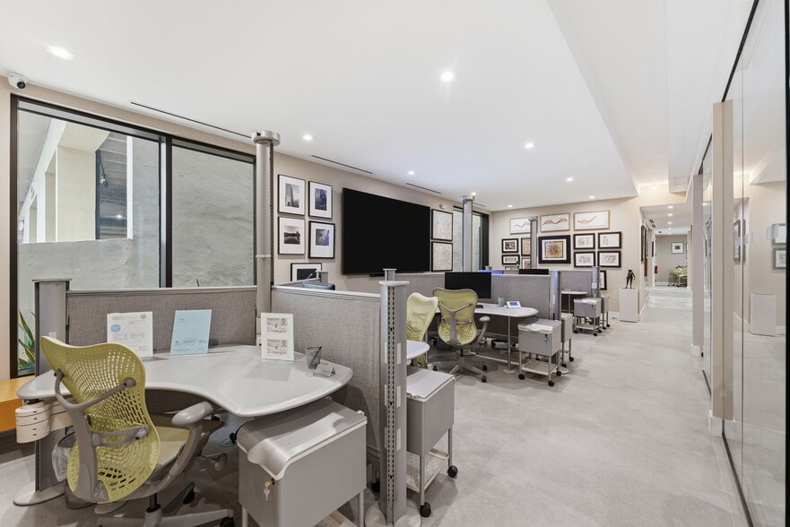 More Photos Of 45 Valencia Ave, Coral Gables Office For Sale