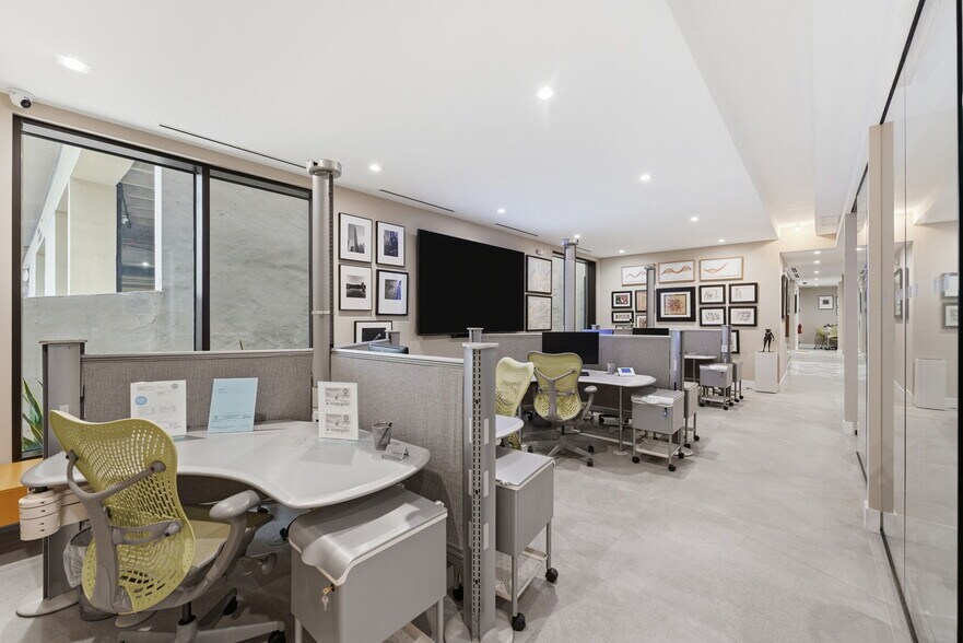 More Photos Of 45 Valencia Ave, Coral Gables Storefront Retail Office For Sale