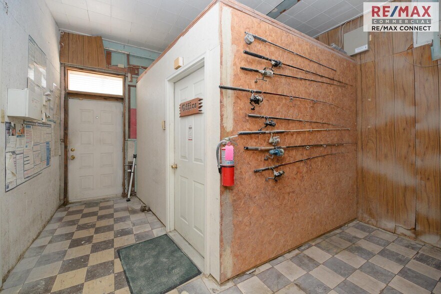 More Photos Of 7826 Warwick Blvd, Newport News General Retail For Sale