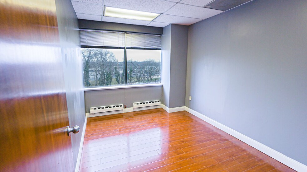 More Photos Of 2 Lincoln Hwy, Edison Medical For Lease