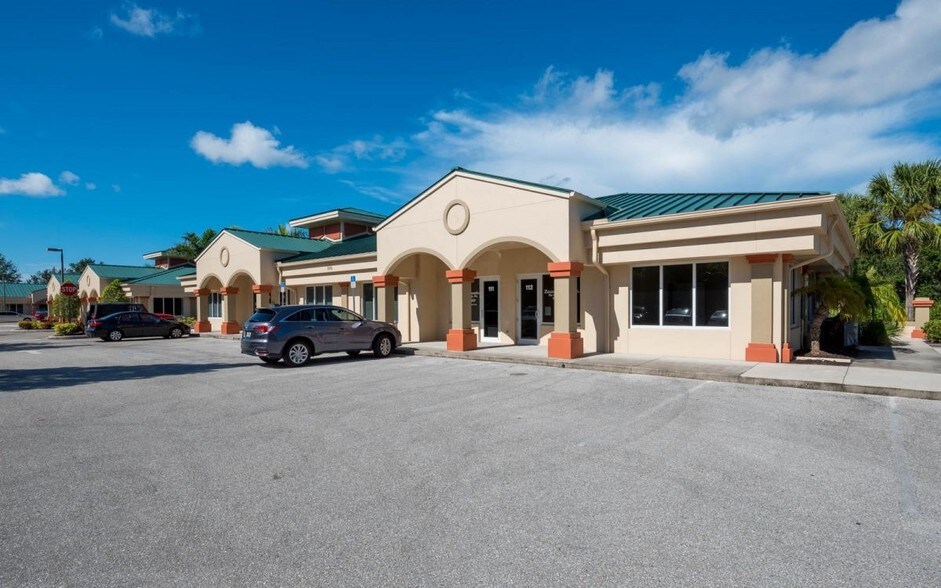 More Photos Of 306 N Rhodes Ave, Sarasota Medical For Sale