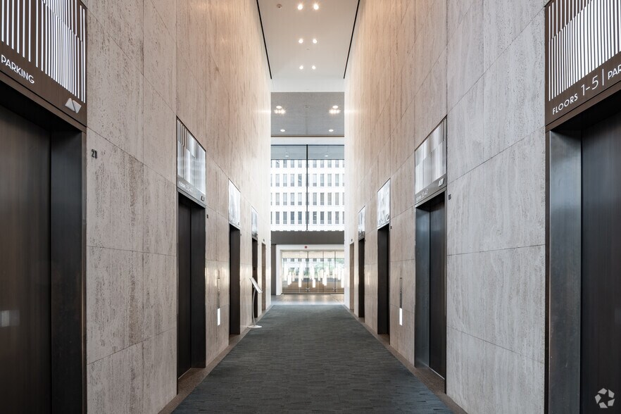 More Photos Of 1001 4th Ave, Seattle Office For Lease