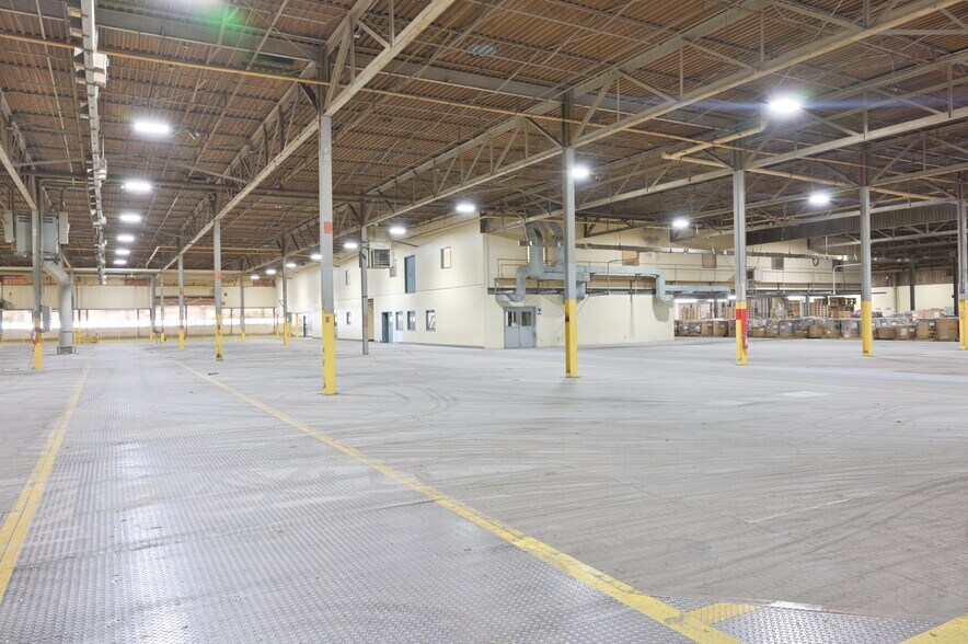 More Photos Of 835 Washington St, Saint Marys Manufacturing For Lease