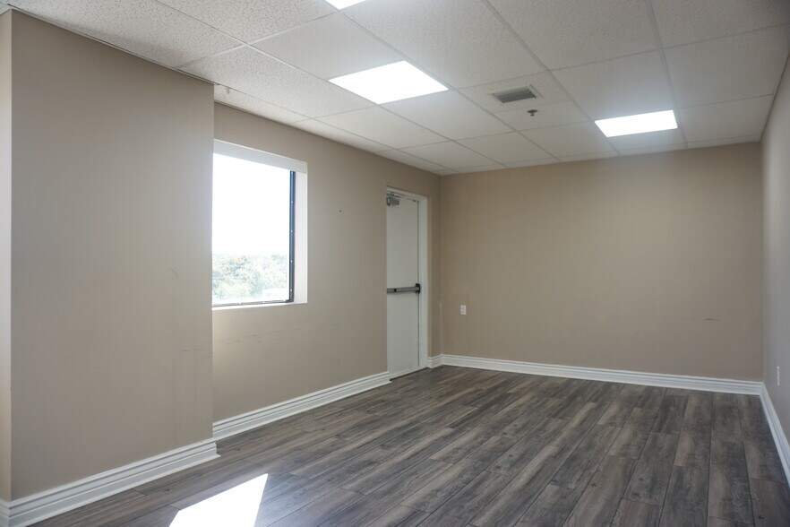 More Photos Of 2405-2425 N University Dr, Coral Springs Loft Creative Space For Lease