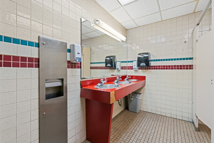 More Photos Of 9 S 1st St, Yakima Restaurant For Sale