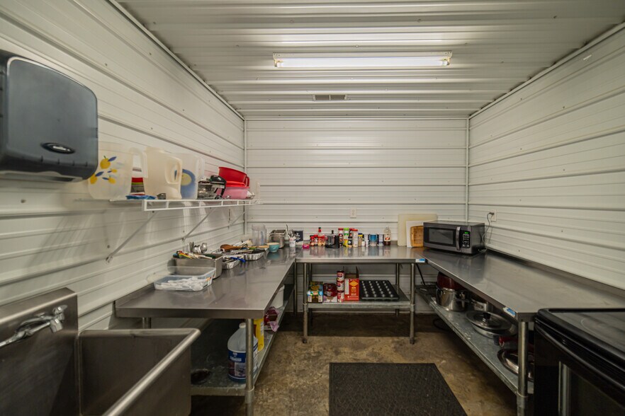 More Photos Of 71 Commerce St, Hickory Supermarket For Sale