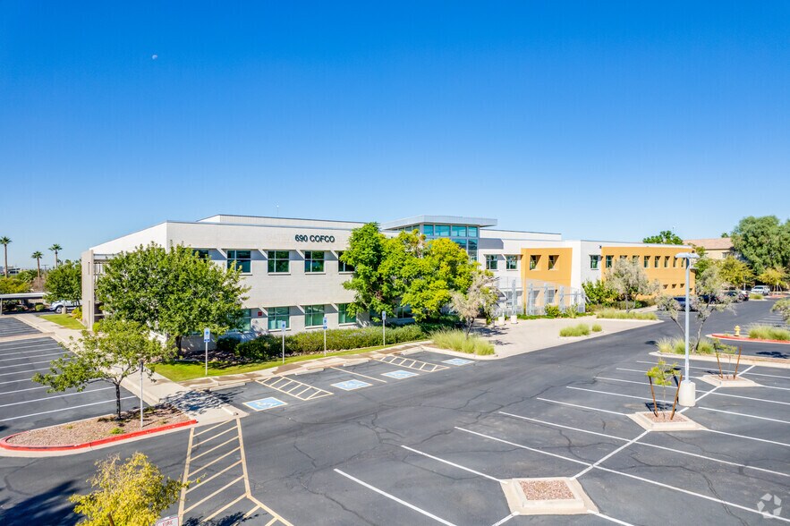 More Photos Of 690 N Cofco Center Ct, Phoenix Medical For Lease