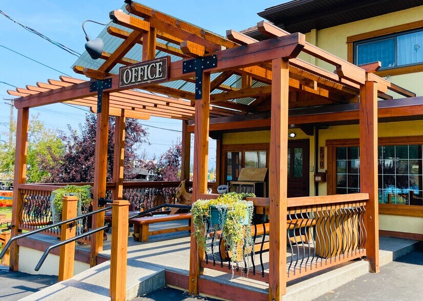 More Photos Of 590 Van Horne St S, Cranbrook Hotel For Sale