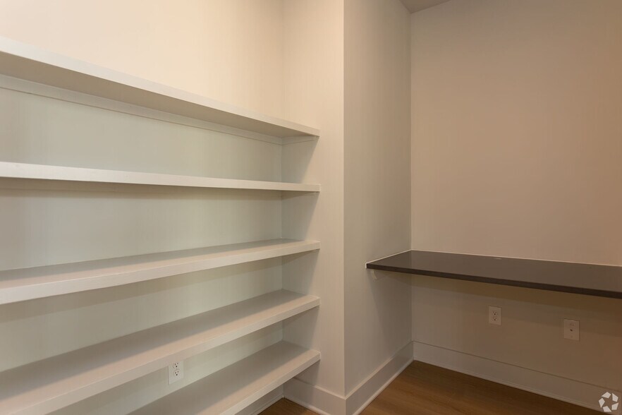 More Photos Of 930 W Mallard Creek Church Rd, Charlotte Apartments For Lease