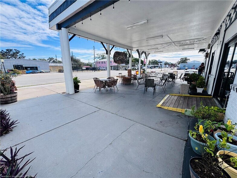 More Photos Of 407 N Ridgewood Dr, Sebring Convenience Store For Sale