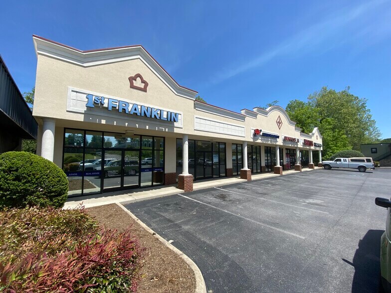 More Photos Of 1250 Volunteer Pky, Bristol Storefront For Lease