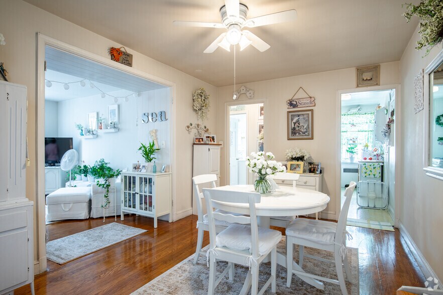 More Photos Of 13-15 Center Pl, Dundalk Storefront Retail Residential For Sale