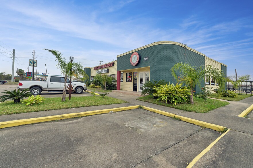 More Photos Of 17009 East Fwy, Channelview General Retail For Sale