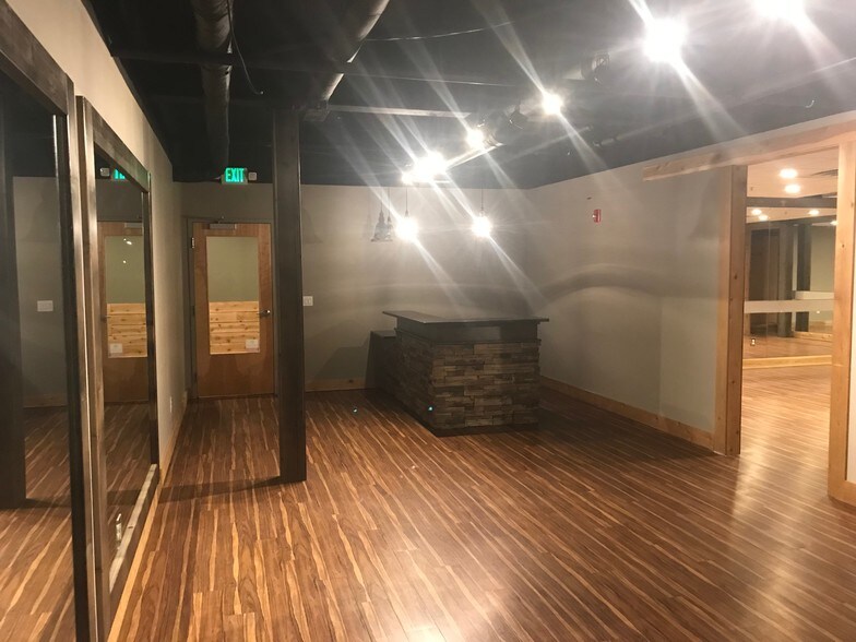 More Photos Of 871 S Arbor Vitae, Edwardsville General Retail For Lease