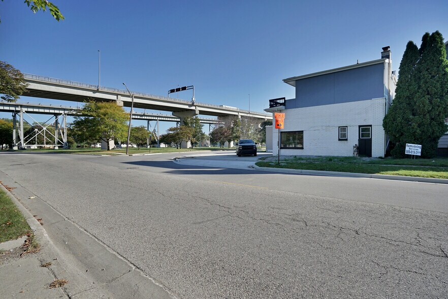 More Photos Of 1026 State St, Port Huron Freestanding For Sale