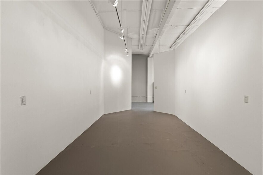 More Photos Of 4075 Transport St, Palo Alto Service For Lease