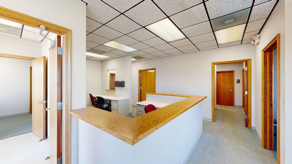 More Photos Of 3 S Greenleaf Ave, Gurnee Unknown For Lease