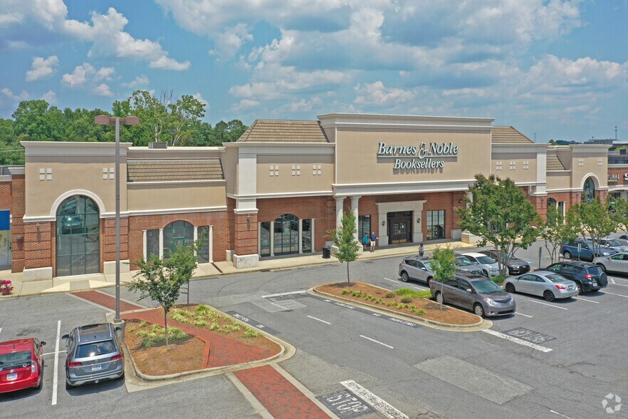 More Photos Of 2998-3120 Northline Ave, Greensboro General Retail For Lease