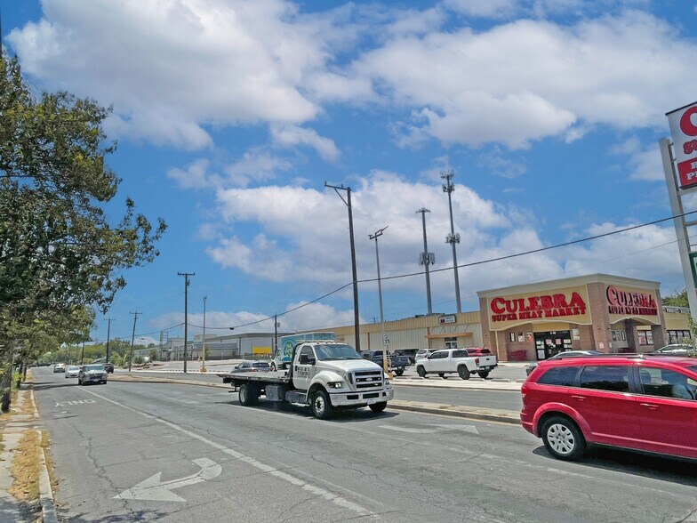 More Photos Of 1419 Commercial Ave, San Antonio Self Storage For Lease