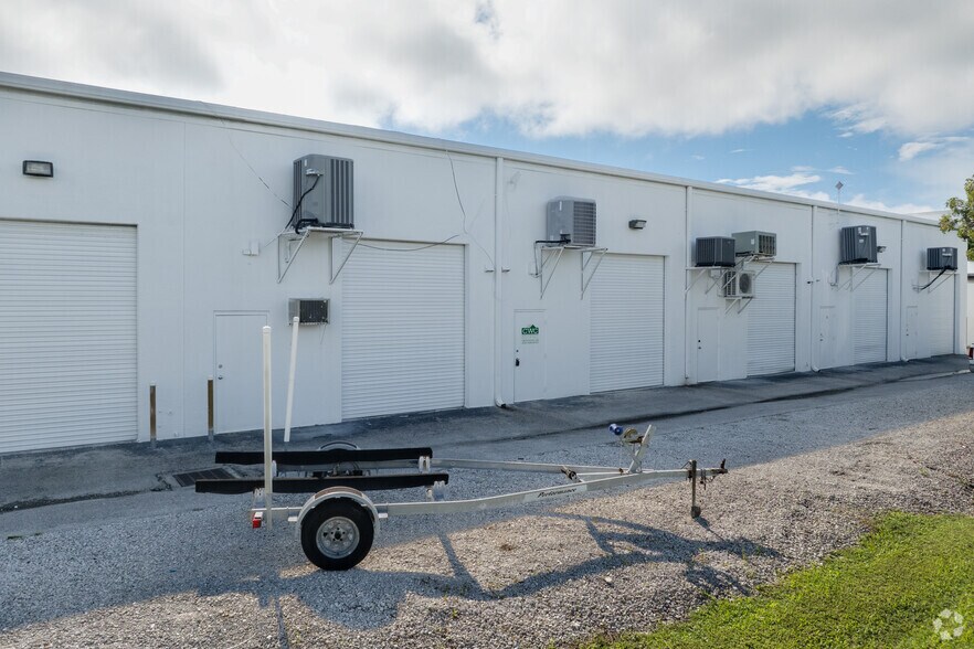 More Photos Of 1085 Business Ln, Naples Light Manufacturing For Lease