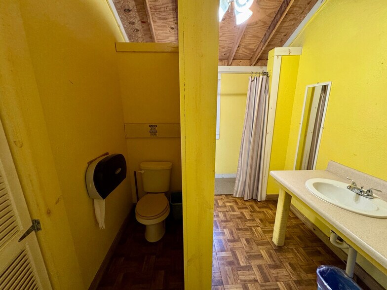More Photos Of 15260 NE 152nd Pl, Fort Mc Coy Trailer Camper Park For Sale