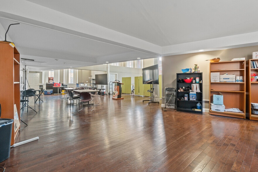 More Photos Of 429 N Eutaw St, Baltimore Office For Sale