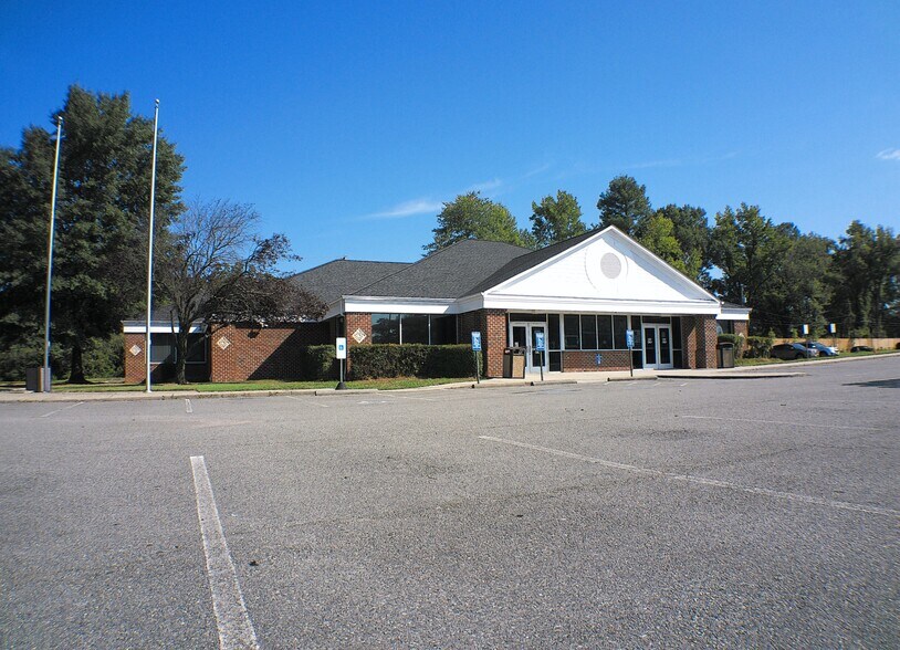 Primary Photo Of 9015 Brook Rd, Glen Allen Freestanding For Sale