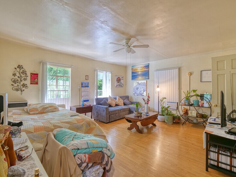 More Photos Of 815 Green Ave, Los Angeles Apartments For Sale