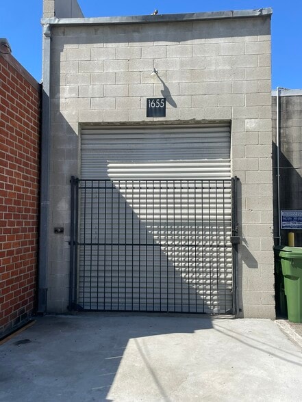 More Photos Of 1653 Stanford St, Santa Monica Warehouse For Lease