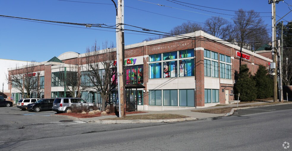 More Photos Of 162 E Main St, Mount Kisco Storefront For Lease