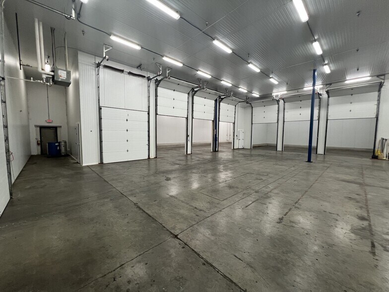 More Photos Of 6750-6770 SW 111th Ave, Beaverton Warehouse For Lease
