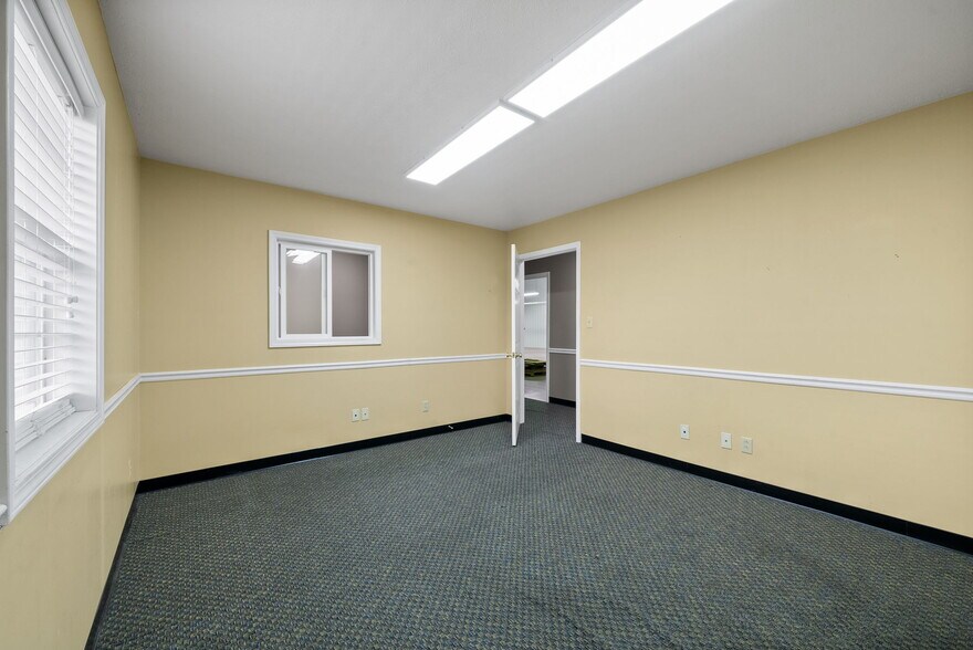 More Photos Of 1799 Alpine Dr, Clarksville Warehouse For Lease