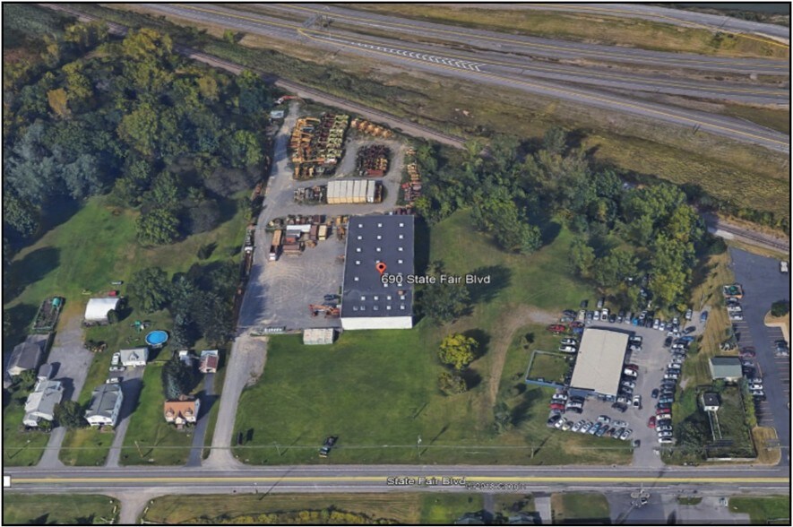 More Photos Of 690 State Fair Blvd, Syracuse Warehouse For Lease