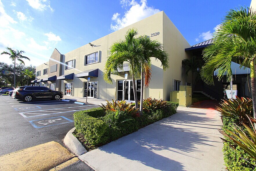 More Photos Of 2520 NW 97th Ave, Doral Showroom For Lease