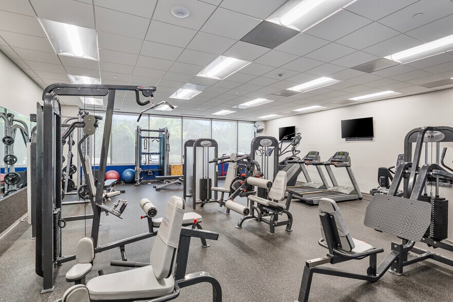 More Photos Of 6002 Rogerdale Rd, Houston Office For Lease