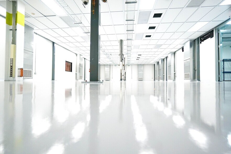 More Photos Of 4616 W Howard Ln, Austin Flex For Lease