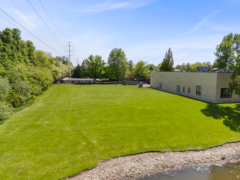 More Photos Of 1488 Bond St, Naperville Office For Sale