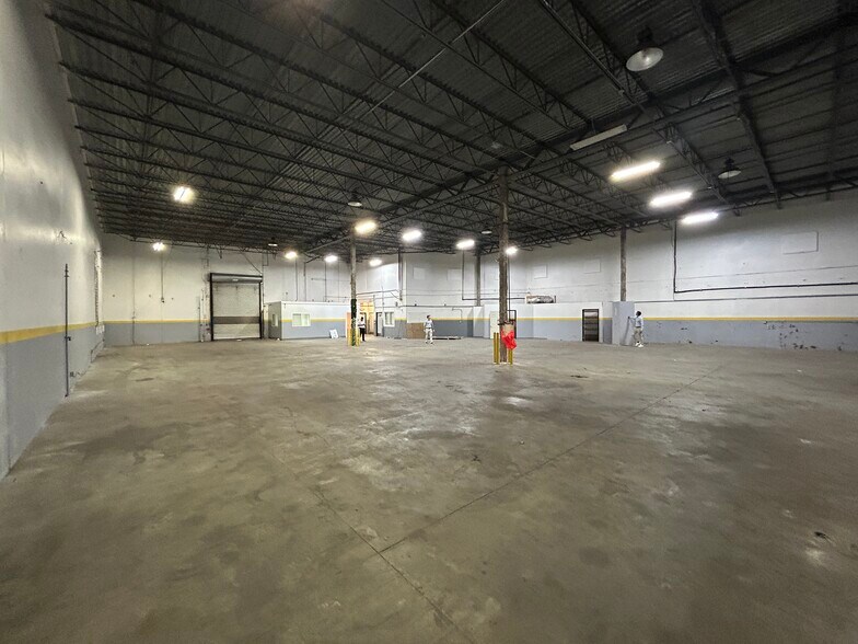 Primary Photo Of 2939-2999 N Powerline Rd, Pompano Beach Light Distribution For Lease