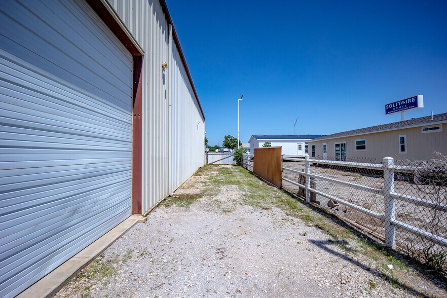 More Photos Of 6209 S Shields Blvd, Oklahoma City Manufacturing For Sale