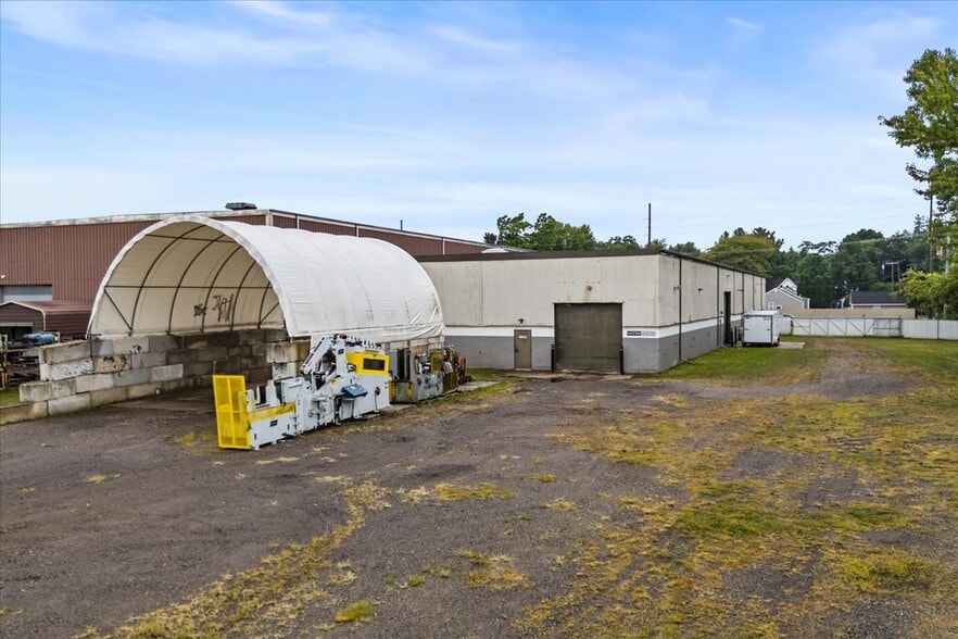 More Photos Of 59230 Havenridge Rd, New Haven Manufacturing For Sale