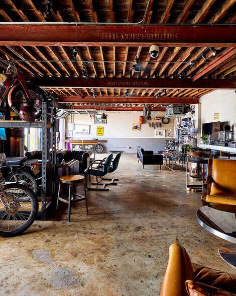 More Photos Of 230 NW 71st St, Miami Warehouse For Lease