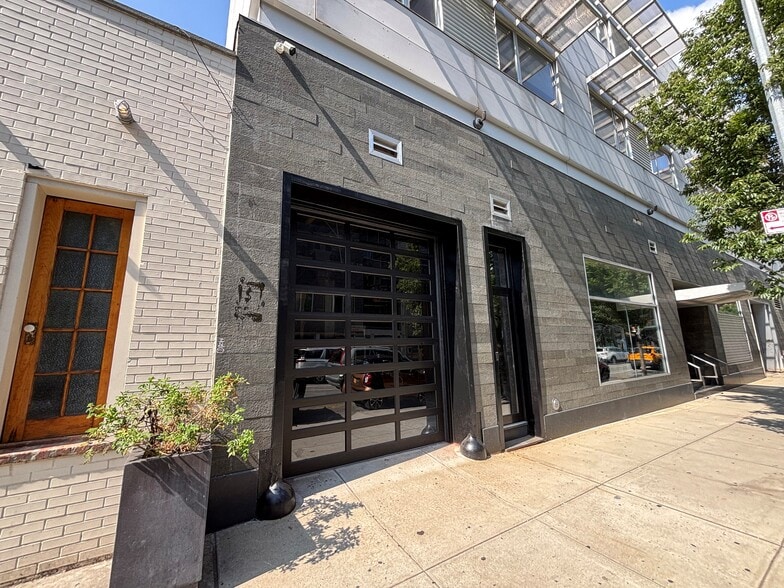 More Photos Of 41 Box St, Brooklyn Office For Lease