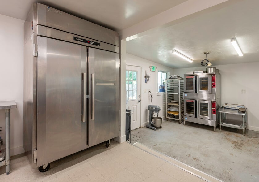 More Photos Of 162 Main St, Essex General Retail For Sale