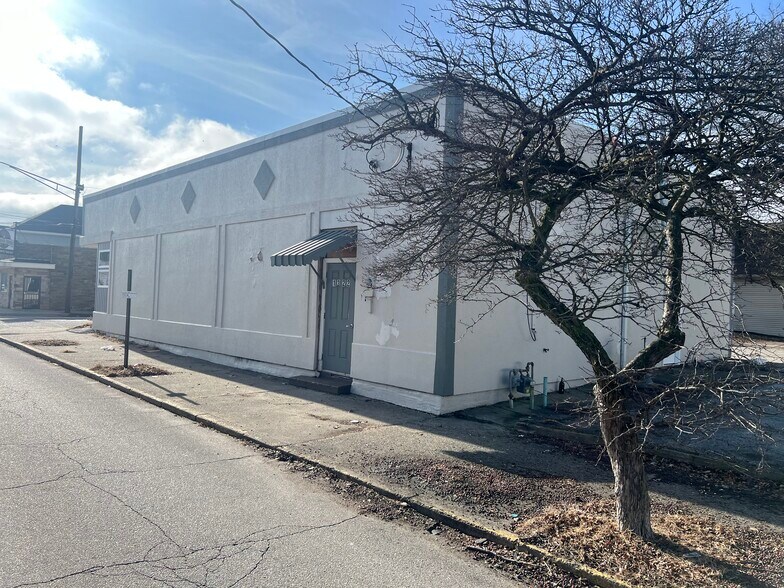 More Photos Of 1322 Howell St, Lafayette Office For Sale