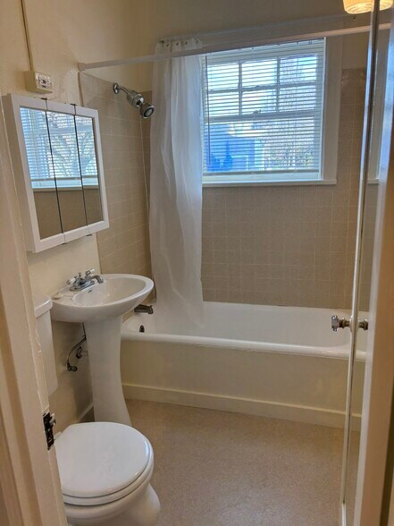 More Photos Of 2062 NW Marshall St, Portland Apartments For Sale