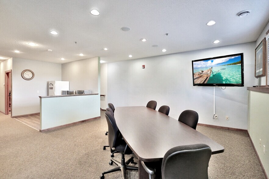 More Photos Of 2191-2195 Northdale Blvd NW, Coon Rapids Office For Sale