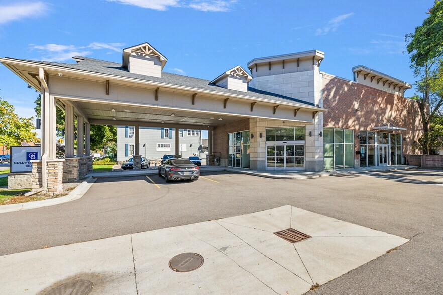 More Photos Of 311 W University Dr, Rochester Freestanding For Lease