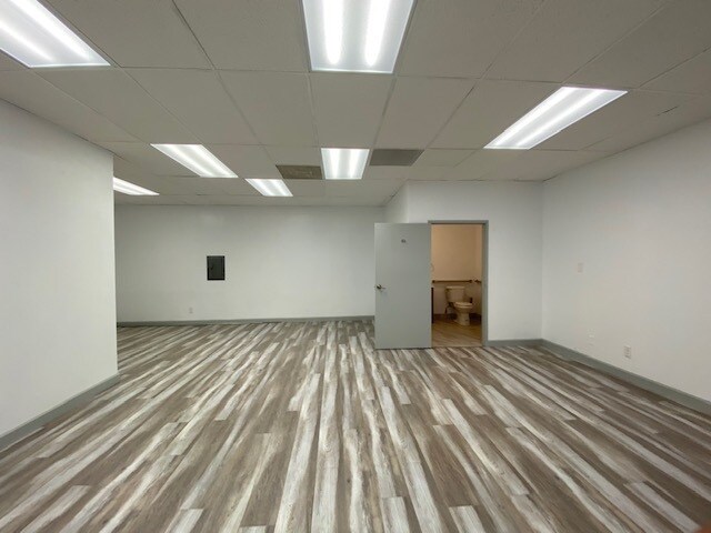 More Photos Of 11232 Vanowen St, North Hollywood Storefront Retail Office For Lease